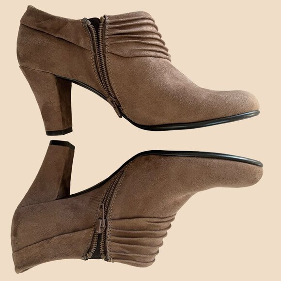 Aerosoles Womens 10 Brown Ankle Booties Faux Suede‎ Heelrest Western Side Zipper - Picture 1 of 9